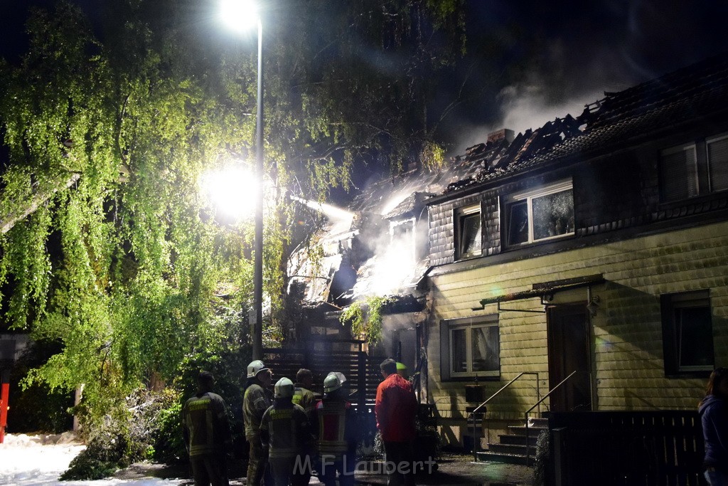 Grossfeuer Einfamilienhaus Siegburg Muehlengrabenstr P0639.JPG - Miklos Laubert